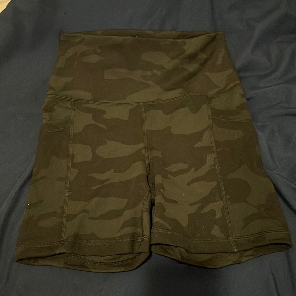 Black Camo Bike Shorts. Size M. 90 Degree By Reflex. only worn once